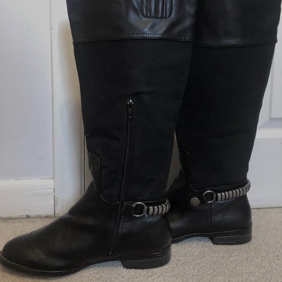 Black Boots - Picture 1 of 3